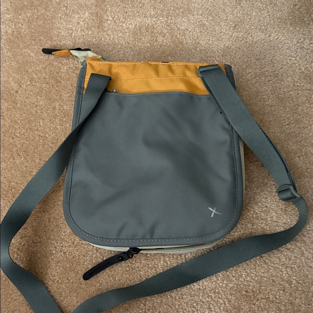Great condition Sherpani Crossbody for sale! - Picture 5 of 6